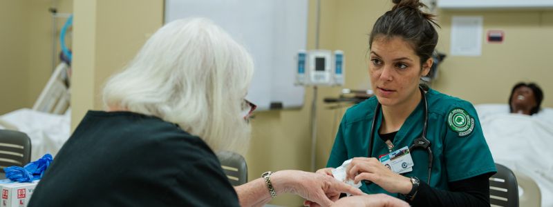Female 护理 Student Listening to a Teacher Female 护理 Student Listening to a Teacher