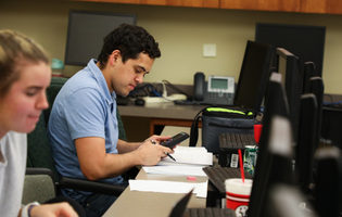 Student Working on Math 首页work