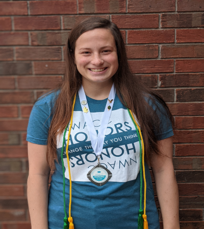 荣誉 Student with Medallion and Cords 荣誉 Student with Medallion and Cords