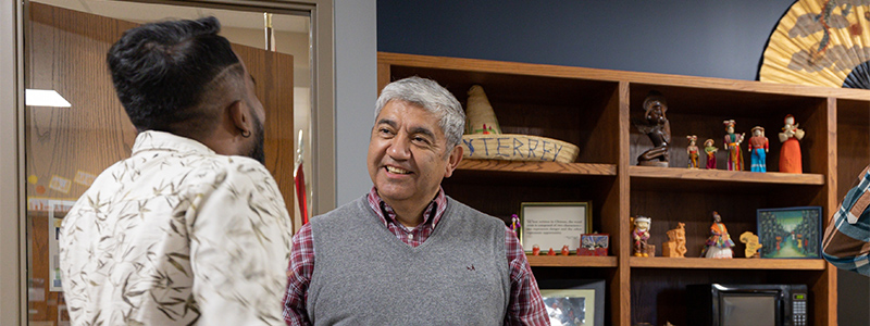 Two 国际学生 Talking Two 国际学生 Talking